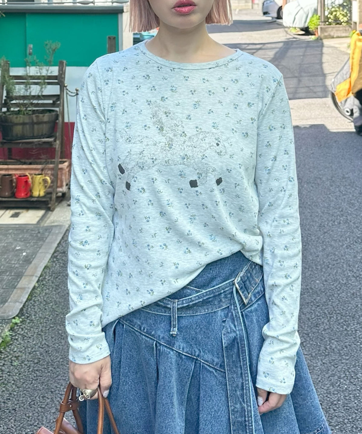 ペガサスが飛んでる小花柄トップス【グレー】