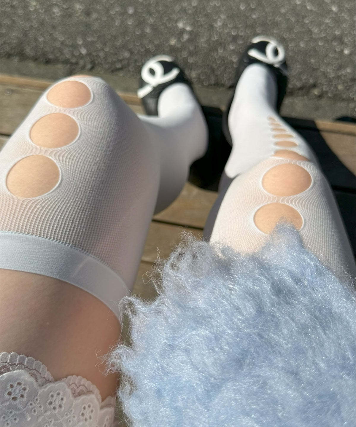 穴あきニーハイソックス【サックスブルー】