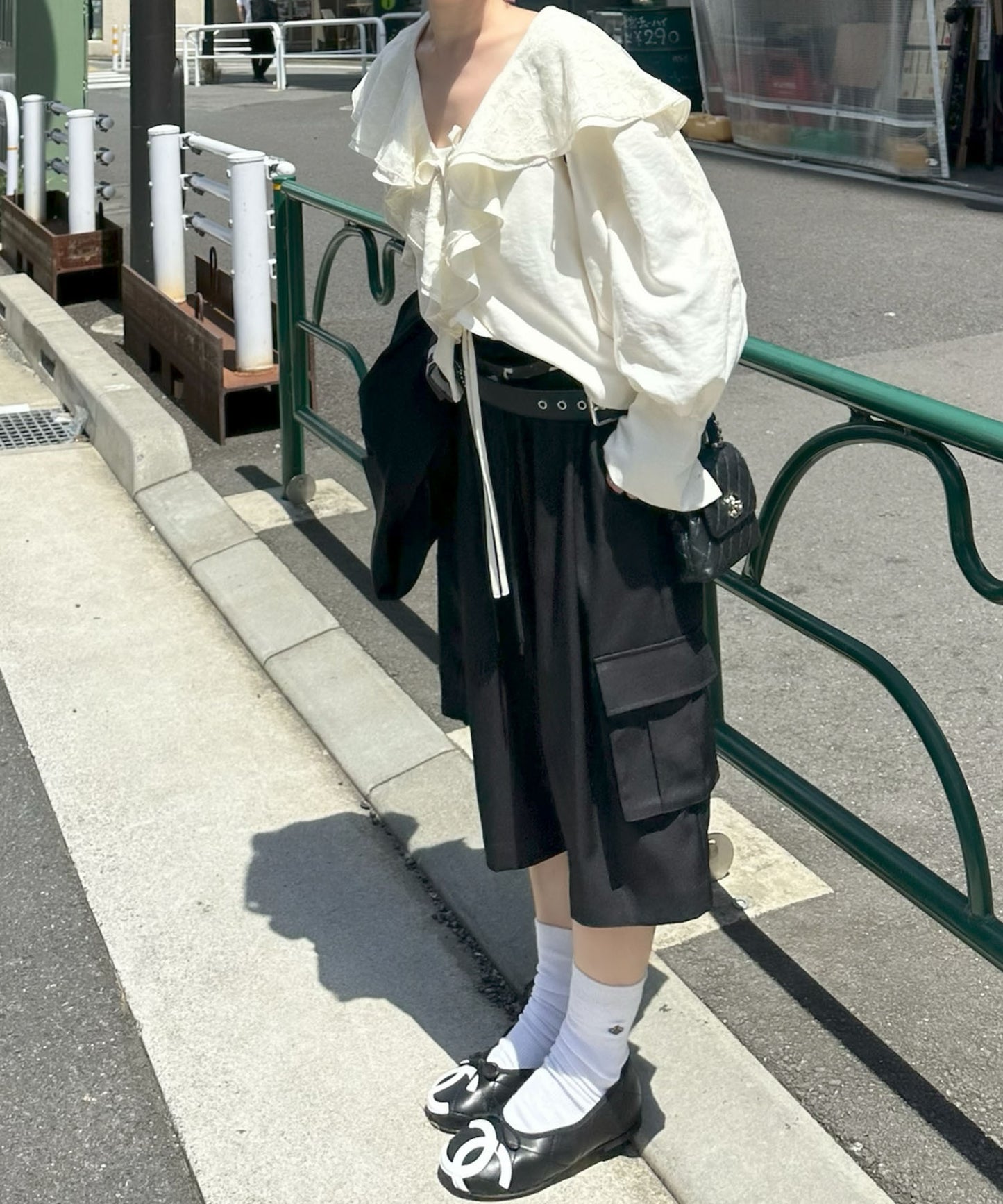 【セットアップで着られる】けっこうおっきめのカーゴタイプゆるハーパン【ブラック】