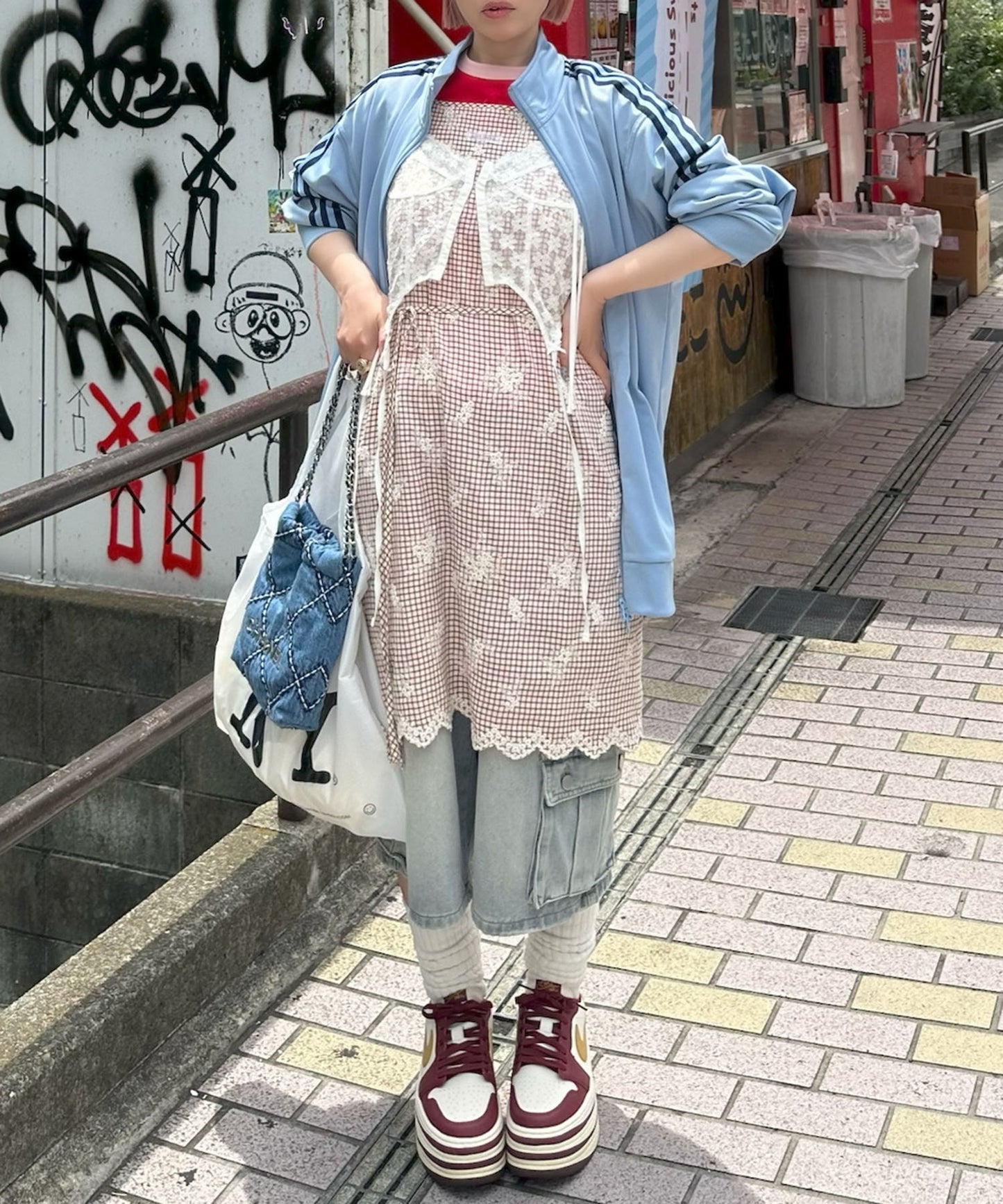 チェック＆刺繍スカラップ巻きエプロン【レッド】
