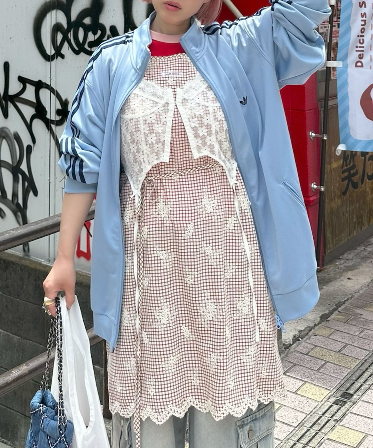 チェック＆刺繍スカラップ巻きエプロン【レッド】