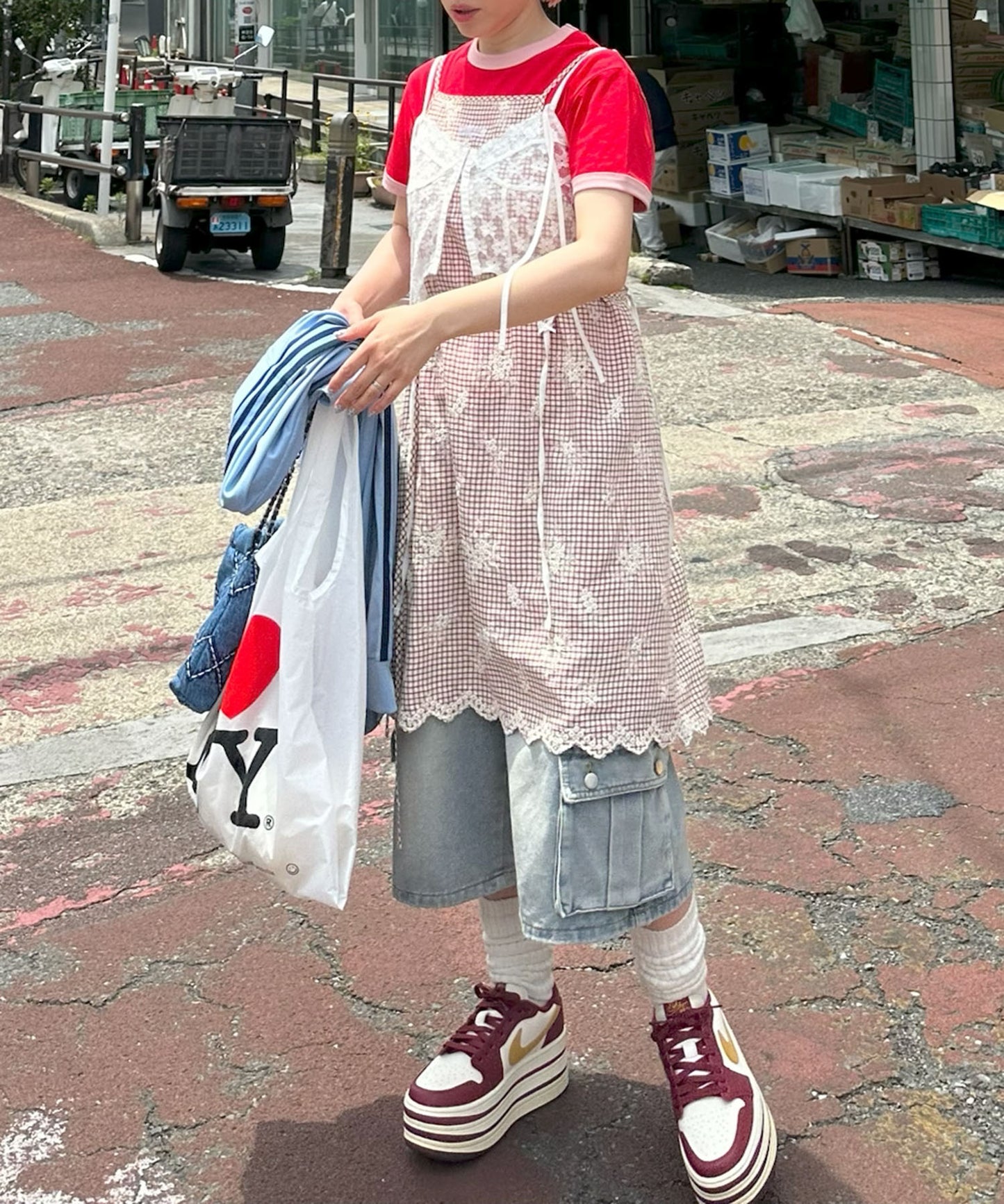 チェック＆刺繍スカラップ巻きエプロン【レッド】