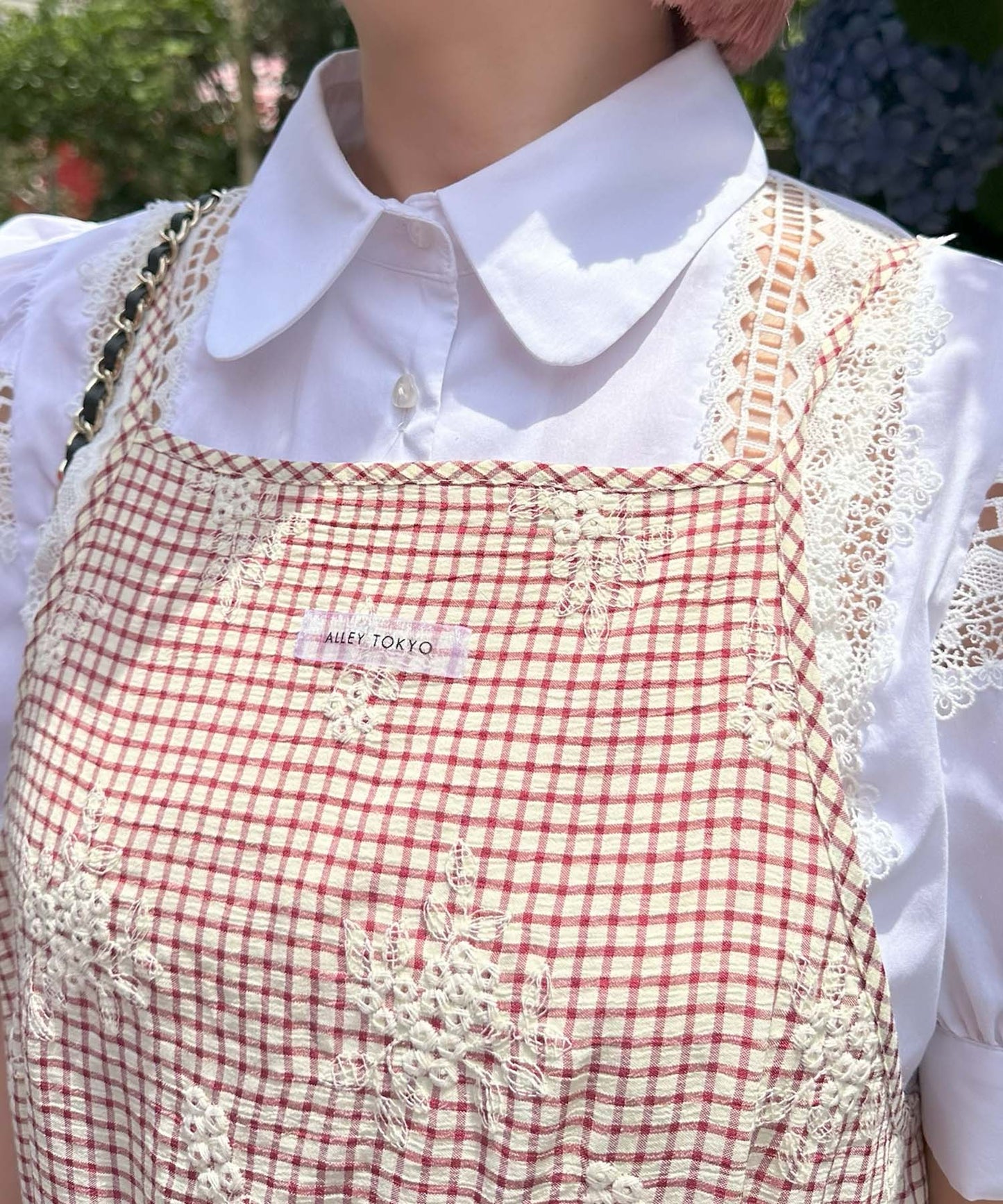 チェック＆刺繍スカラップ巻きエプロン【レッド】