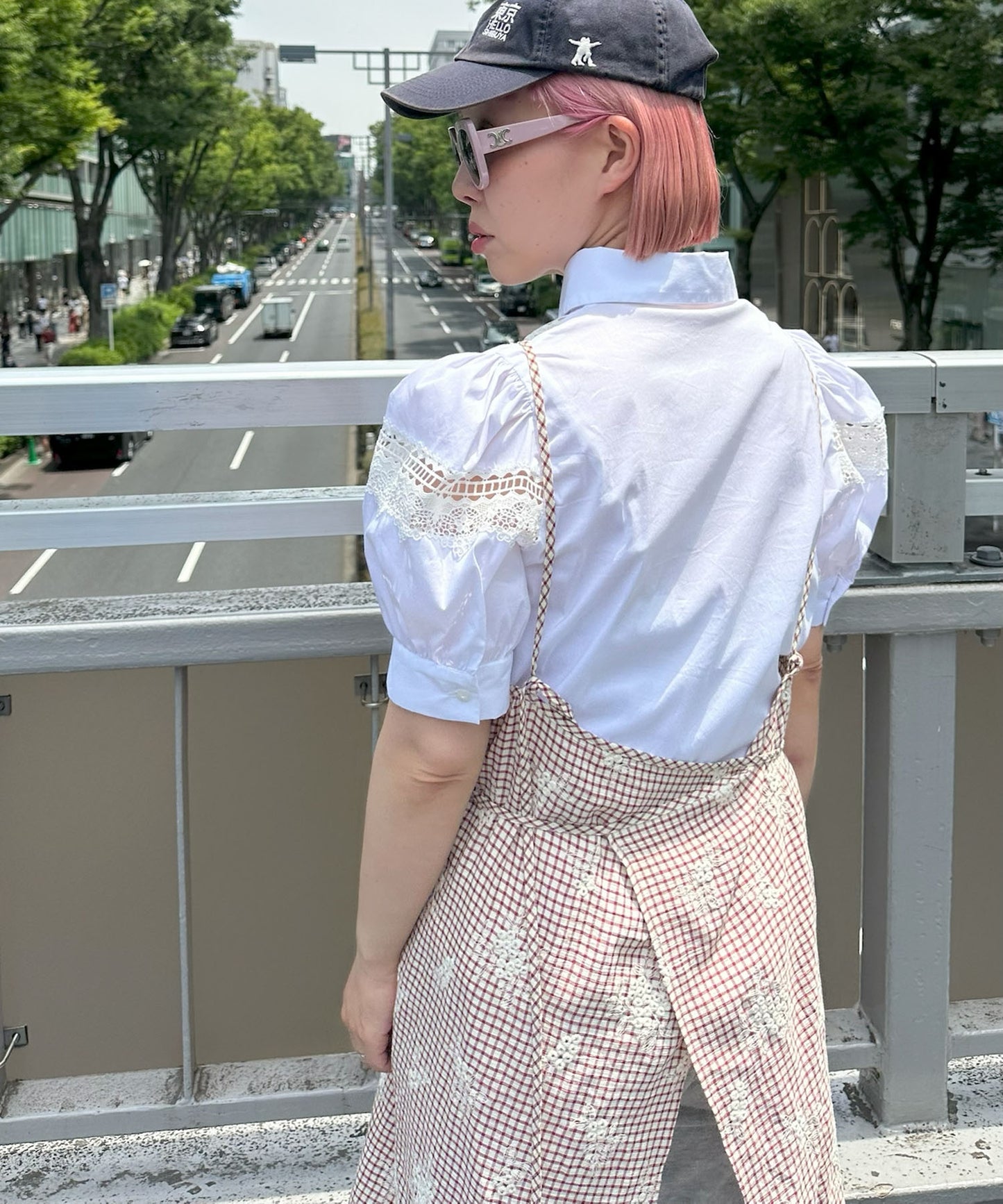 チェック＆刺繍スカラップ巻きエプロン【レッド】