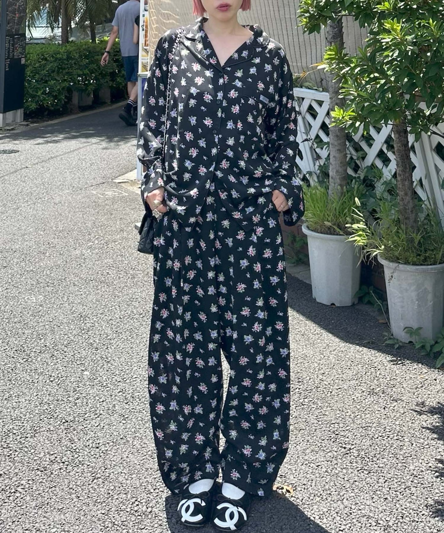 【セットアップで着られる】花柄パジャマゆるシャツ【ブラック】
