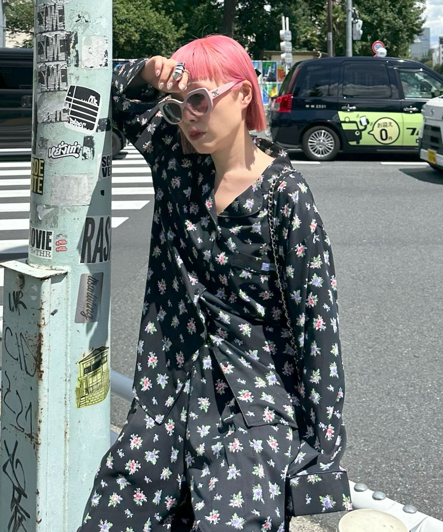 【セットアップで着られる】花柄パジャマゆるシャツ【ブラック】