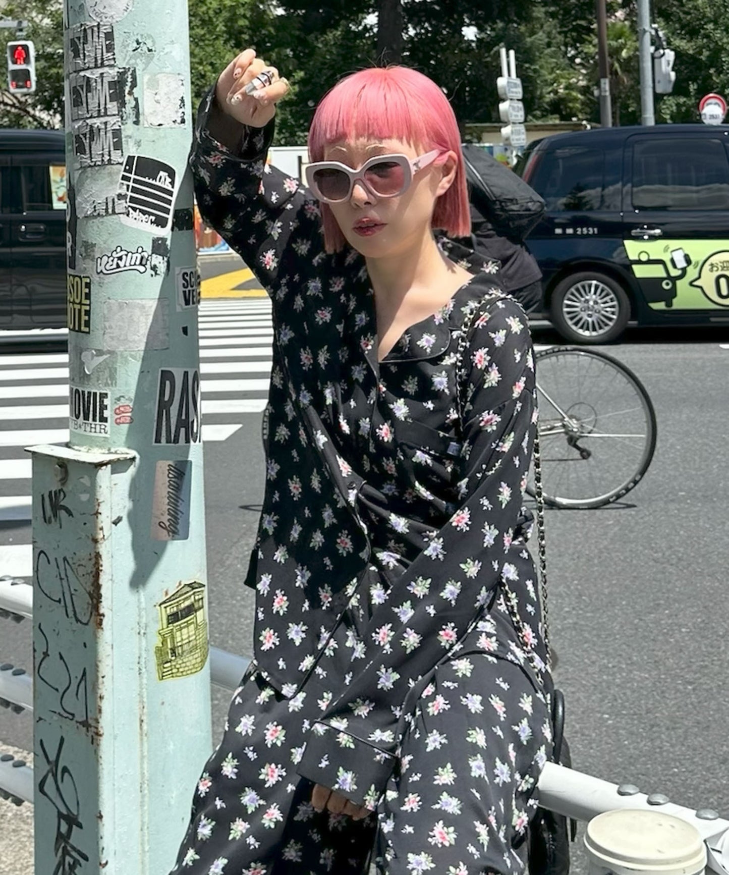 【セットアップで着られる】花柄パジャマゆるシャツ【ブラック】