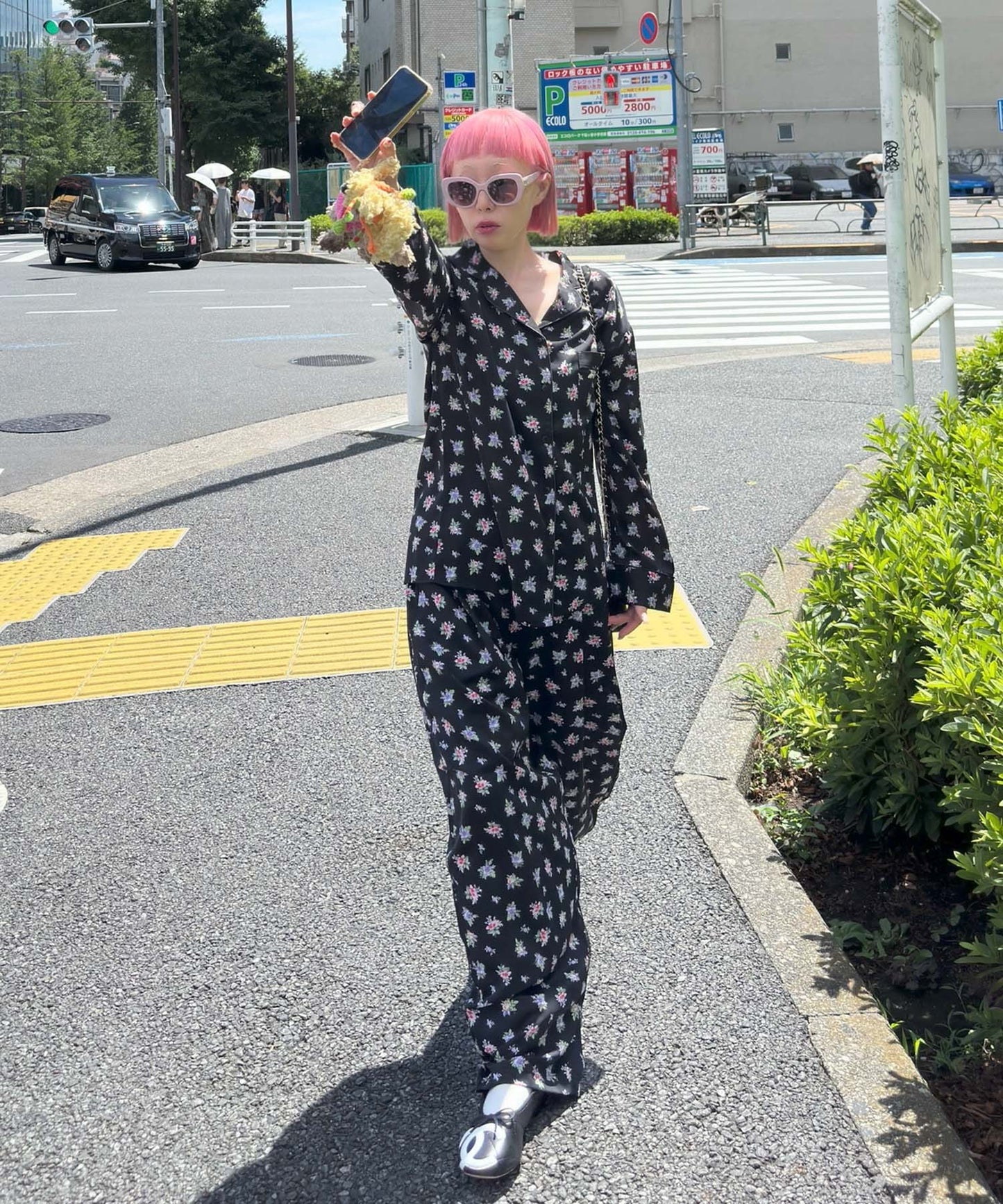 【セットアップで着られる】花柄パジャマゆるパンツ【ブラック】