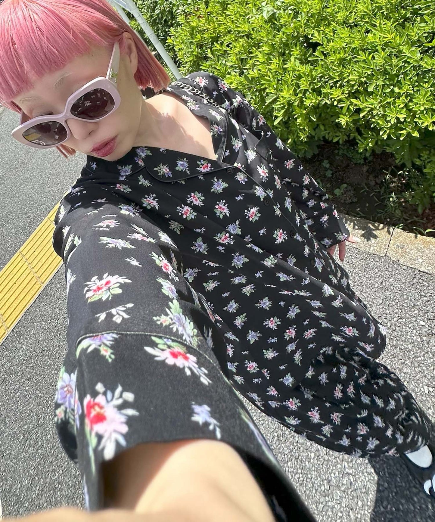 【セットアップで着られる】花柄パジャマゆるパンツ【ブラック】