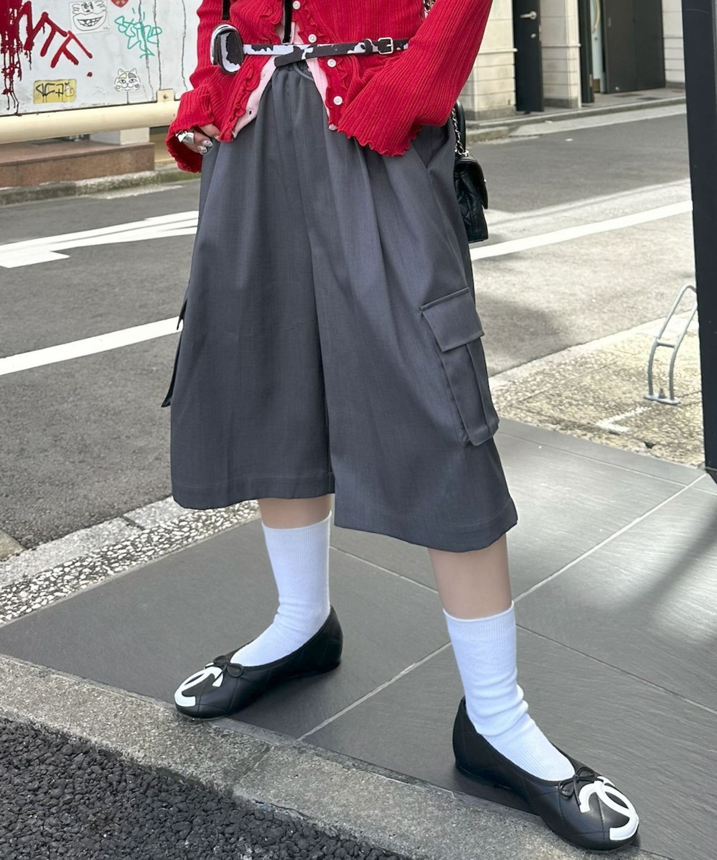 【セットアップで着られる】けっこうおっきめのカーゴタイプゆるハーパン【グレー】