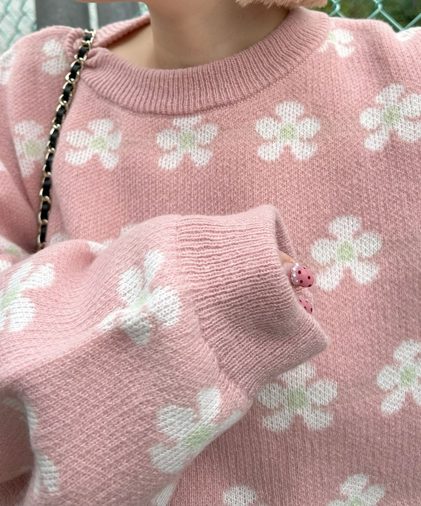 【セットアップで着られる】お花のニットトップス【ピンク】