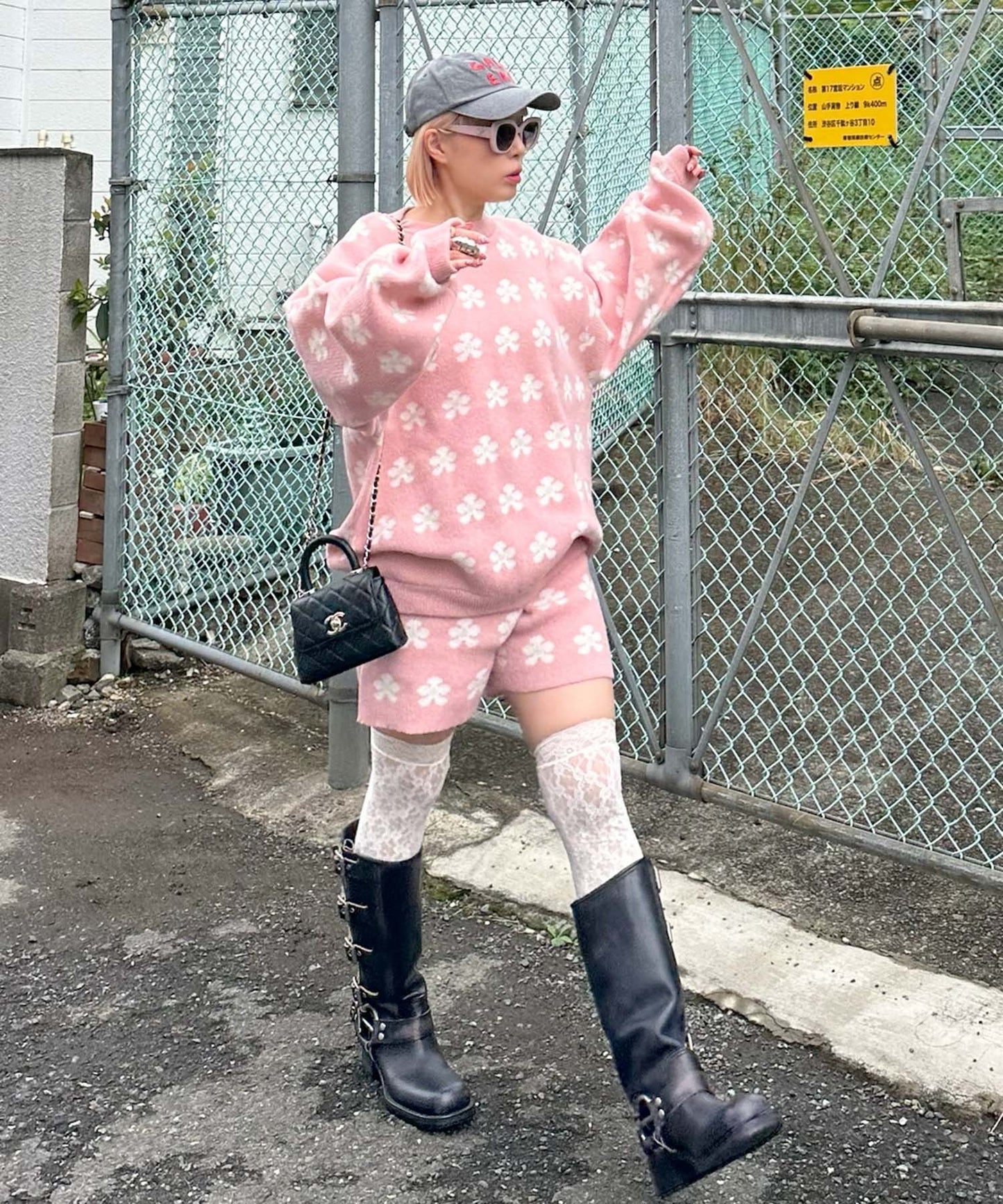 【セットアップで着られる】お花のニットパンツ【ピンク】