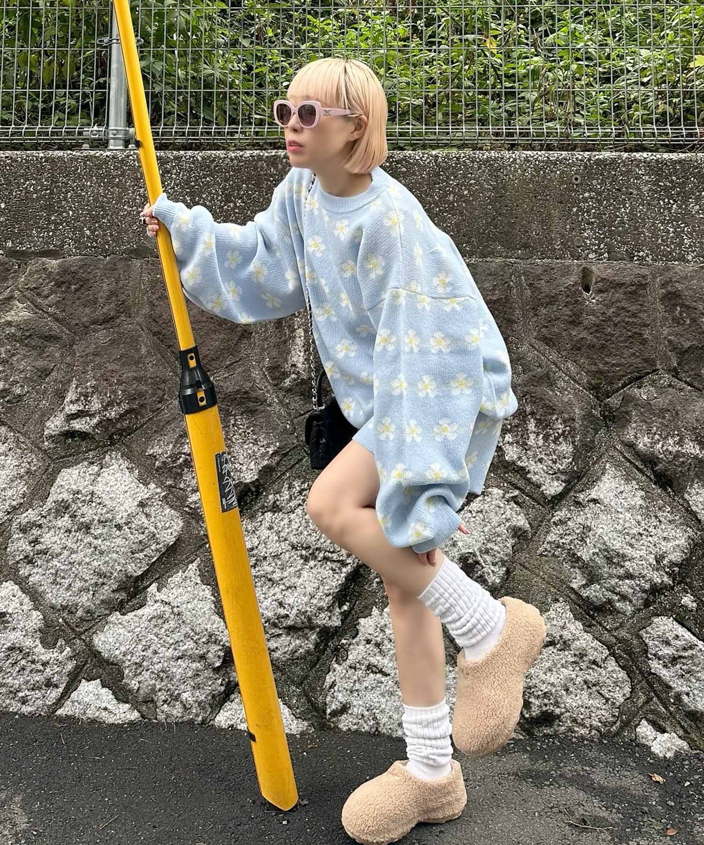 【セットアップで着られる】お花のニットパンツ【サックスブルー】