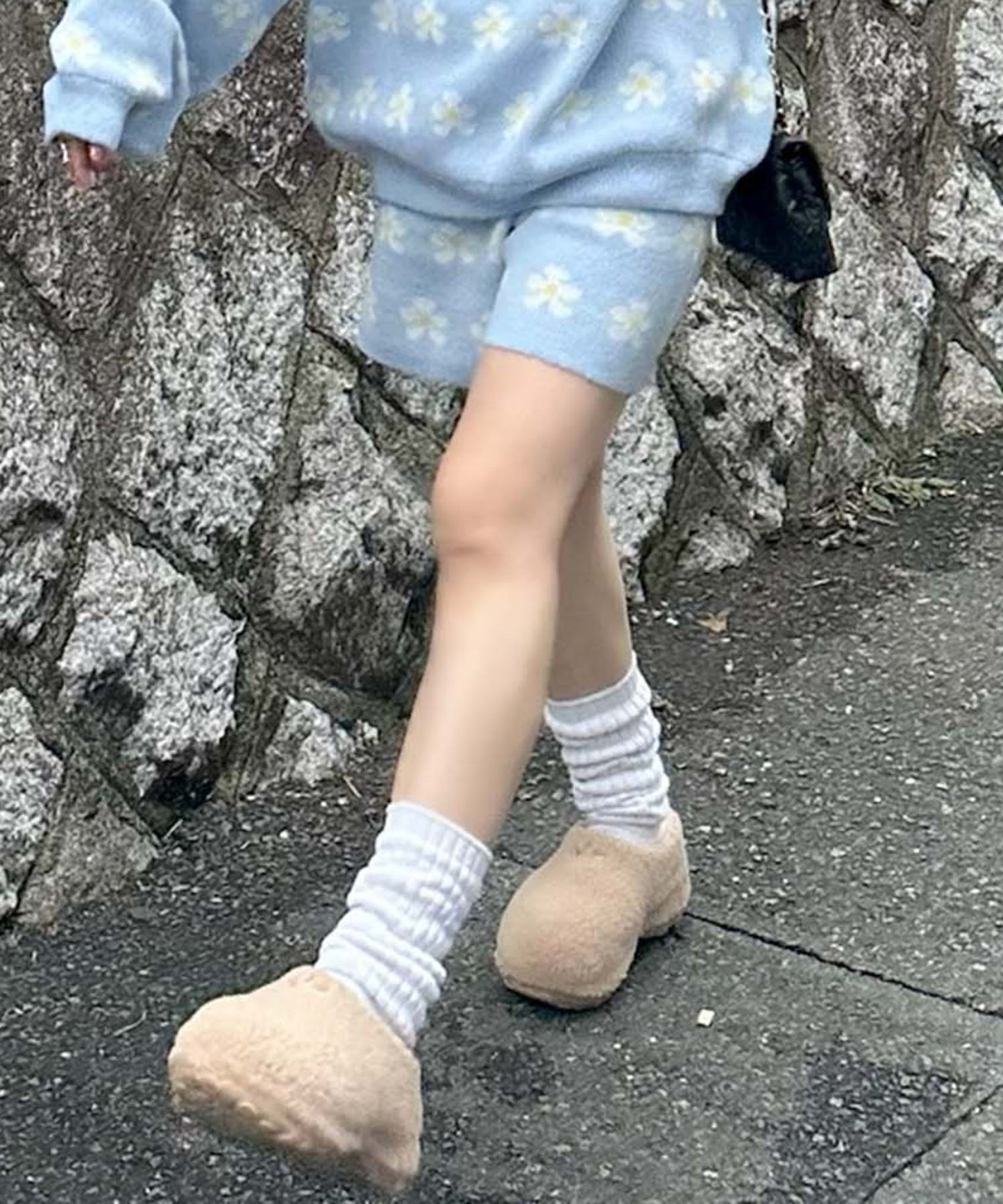 【セットアップで着られる】お花のニットパンツ【サックスブルー】