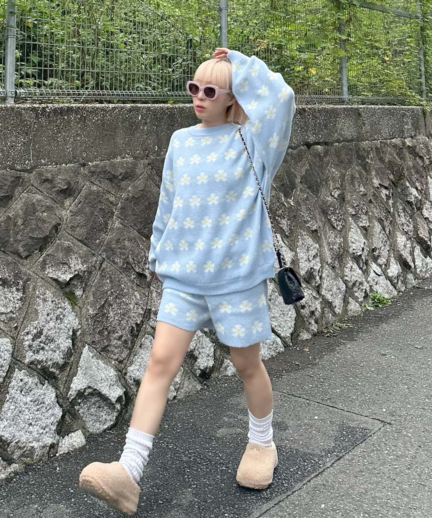 【セットアップで着られる】お花のニットパンツ【サックスブルー】