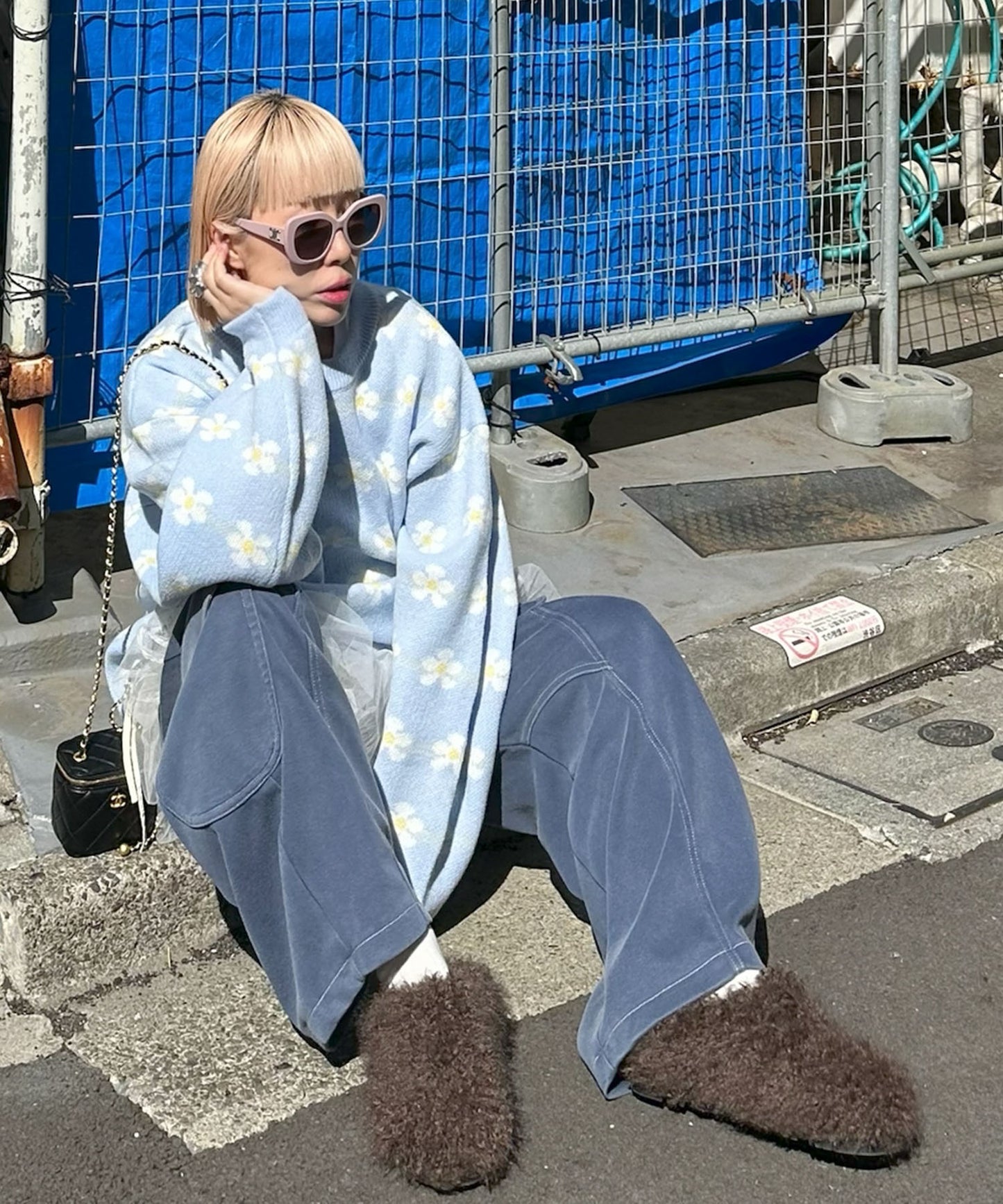 【セットアップで着られる】お花のニットトップス【サックスブルー】