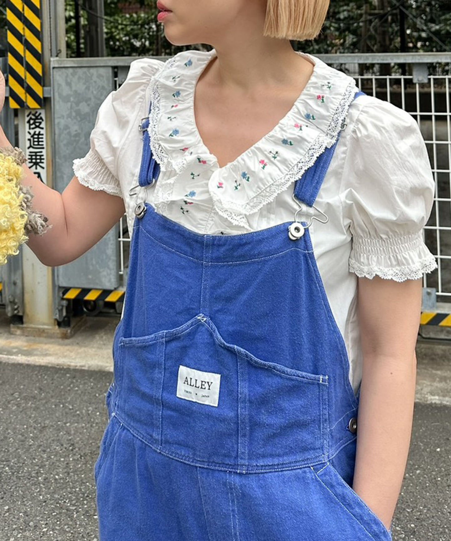 フラワー刺繍ブラウス【オフホワイト】