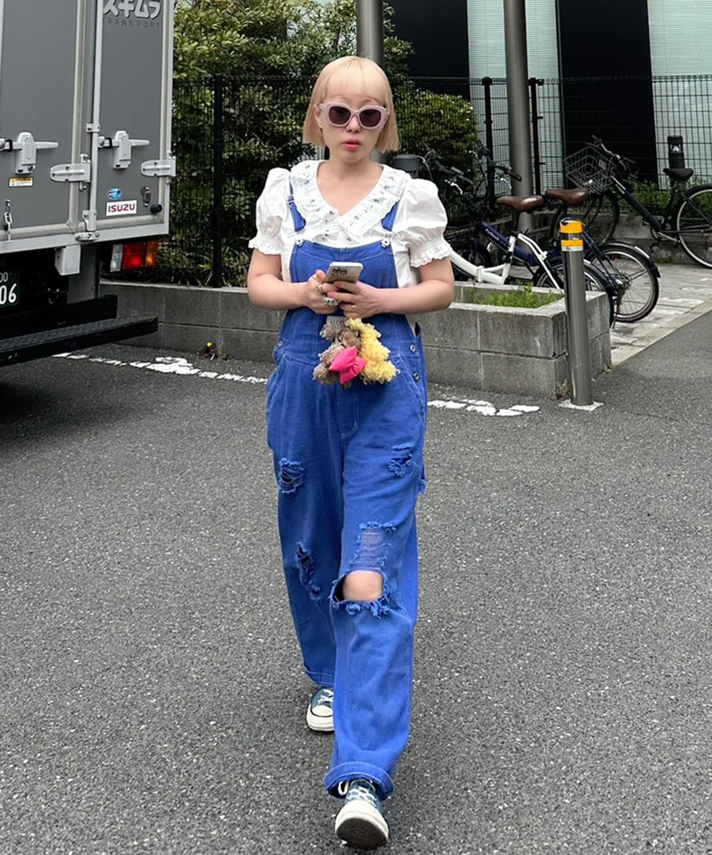 フラワー刺繍ブラウス【オフホワイト】