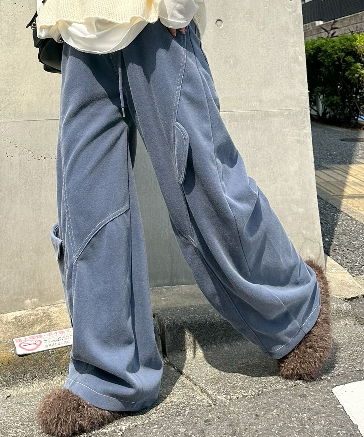 ウォッシュ加工のイージーパンツ【ブルー】