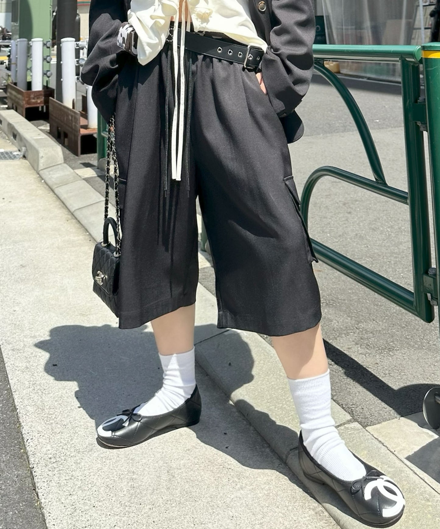 【セットアップで着られる】けっこうおっきめのカーゴタイプゆるハーパン【ブラック】